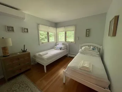 Twin bedroom